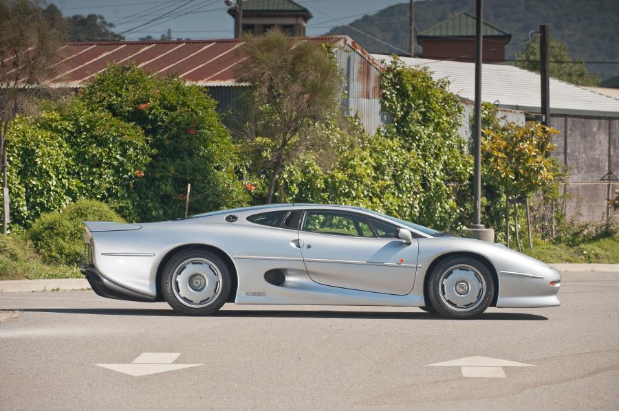  Jaguar XJ220 1993 года  (фото 17 из 28)